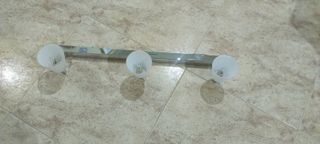 Lámpara de techo 3 focos blanca y plateada