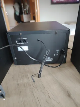 Equipo de música negro y plateado