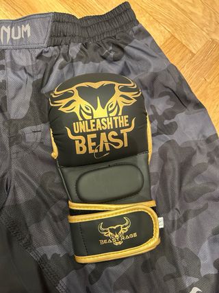 Venum Pantalón Corto y Guantillas MMA