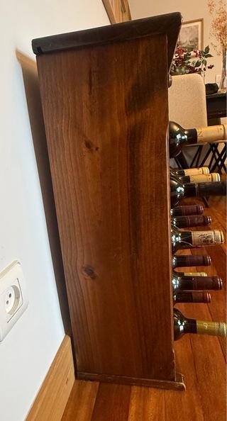 Botellero de madera con cajón