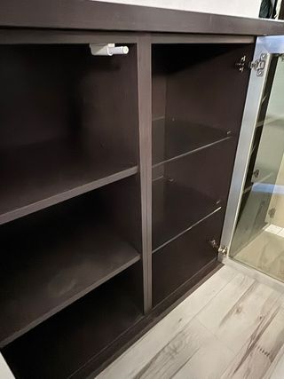 Cómoda de madera y cristal marrón/blanca