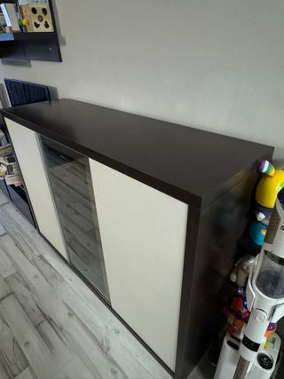 Cómoda de madera y cristal marrón/blanca