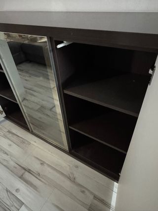 Cómoda de madera y cristal marrón/blanca