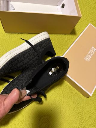 Zapatillas Michael Kors Negras y Blancas