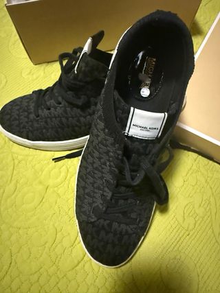 Zapatillas Michael Kors Negras y Blancas
