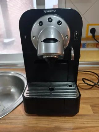 Cafetera Nespresso Pro CS100 Automática