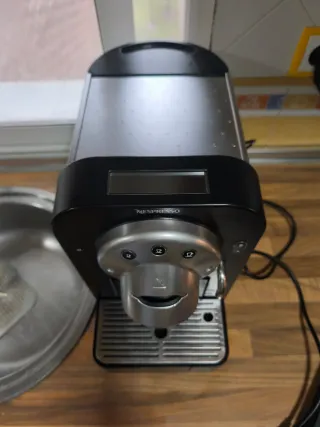 Cafetera Nespresso Pro CS100 Automática