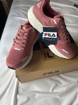 Deportivas Fila rosas y blancas