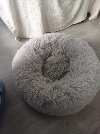 Cama redonda mullida para mascotas
