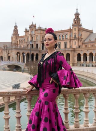 Traje Flamenca Morado Lunar Negro Satinado