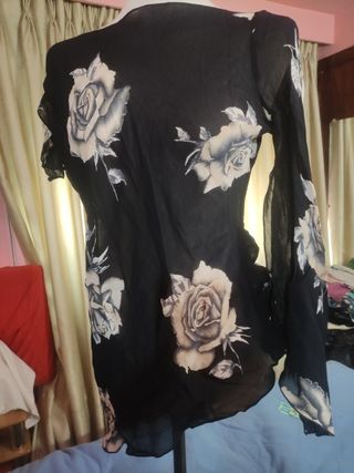 Blusa flores  fiesta