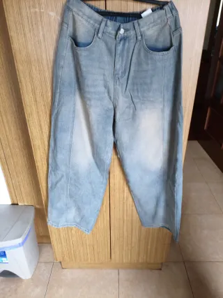 Pantalón jeans anchos moda