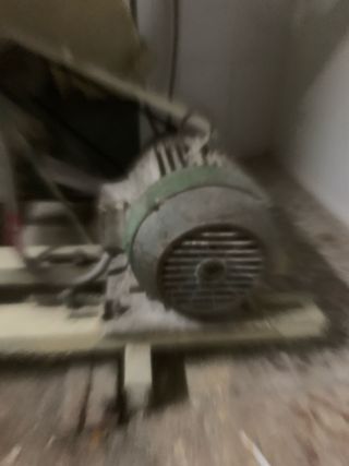 Molino industrial naranja y beige