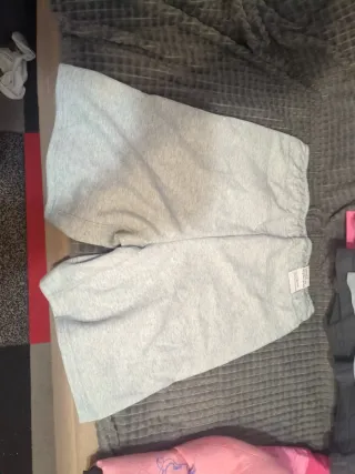 Pantalón corto Nike gris