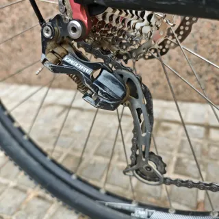 Bicicleta CUBE Negra y Blanca