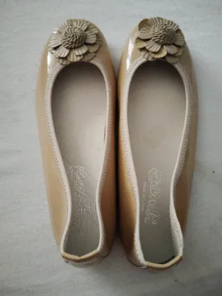 Zapatos planos  beige con flor