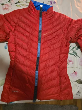 Abrigo Plumas Helly Hansen mujer. Talla S