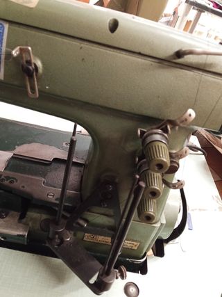 Macchina da cucire 2 aghi  con copertura