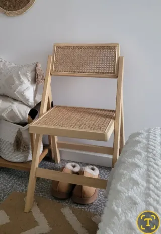 Silla de madera y ratán