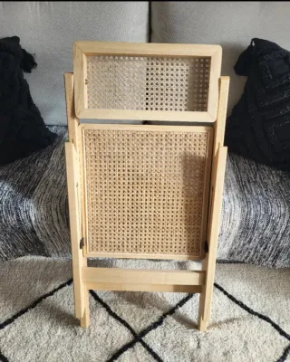 Silla de madera y ratán