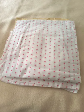 Edredones, sábanas y 5 fundas para cojines.