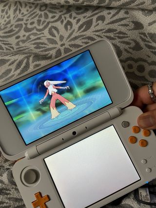 Nintendo 2DS XL Naranja y Blanco