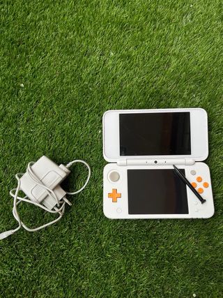 Nintendo 2DS XL Naranja y Blanco