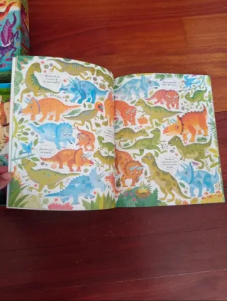 Libro y puzzle de dinosaurios Usborne