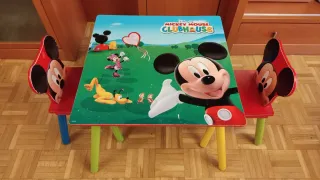 Lote mesa con sillas y banco-escritorio de Mickey
