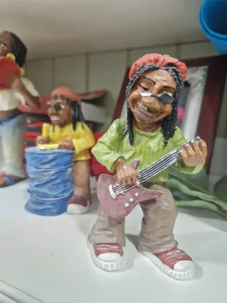 Figuras de resina musicales