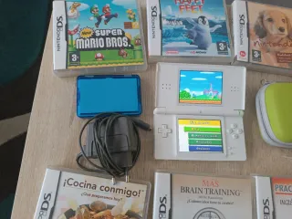 Nintendo DS Lite con 6 juegos, funda y portajuegos