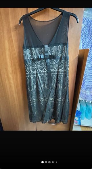 Vestido de fiesta negro y beige