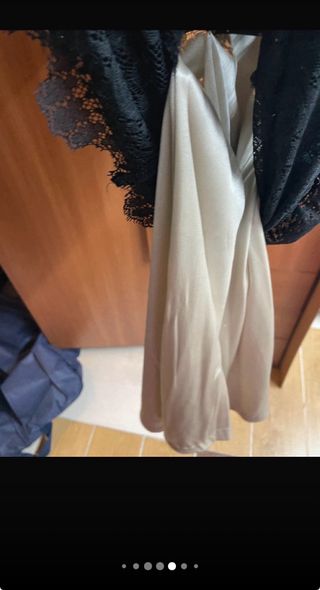 Vestido de fiesta negro y beige