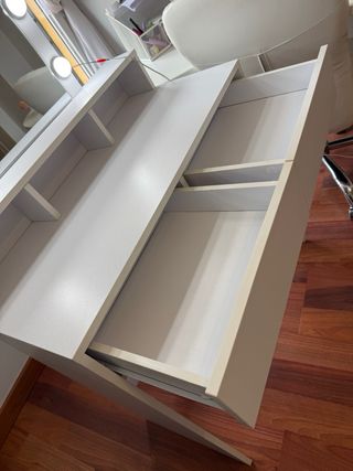 Tocador blanco con espejo y luces LED