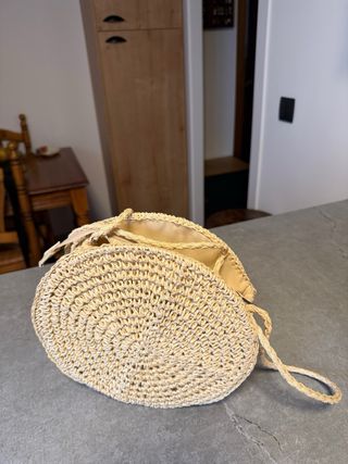 Bolso redondo ganchillo beige