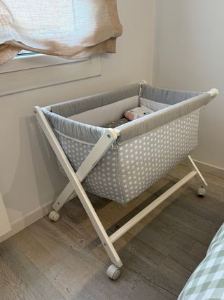 Minicuna bebé madera blanca + textil + colchón