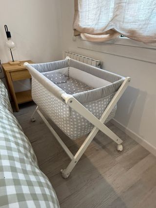 Minicuna bebé madera blanca + textil + colchón