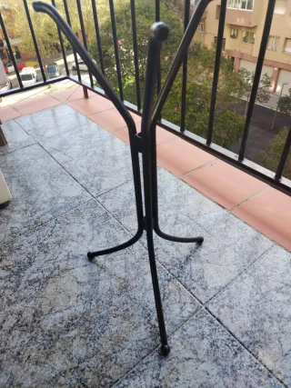 Pata de hierro forjado para mesa, recién pintada