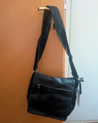 Borsa a tracolla Eliox nera con tasche