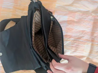 Borsa a tracolla Eliox nera con tasche