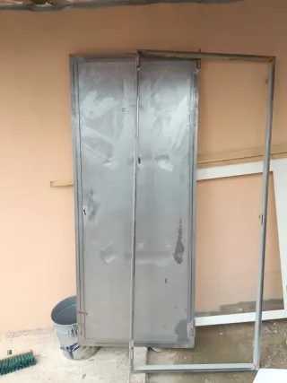 Puerta metálica doble