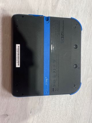 Nintendo 2DS Negra/Azul + Cargador y 2 Juegos
