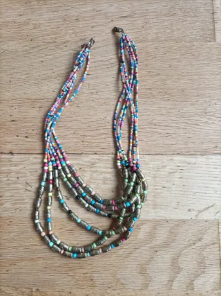 Collar de cuentas verano dorado y blanco