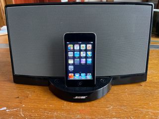 iPod Touch 16GB + Altavoz Bose Negro