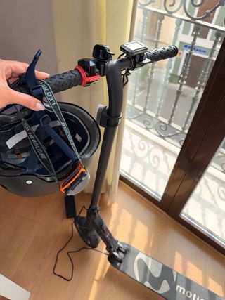 Patinete Eléctrico Motion y casco