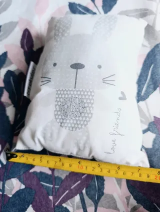 Cojín decorativo infantil pirulos