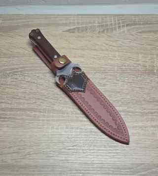 Cuchillo de colección con funda