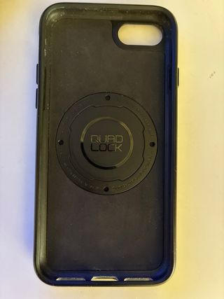 Custodia Quad Lock iPhone SE con anello magnetico