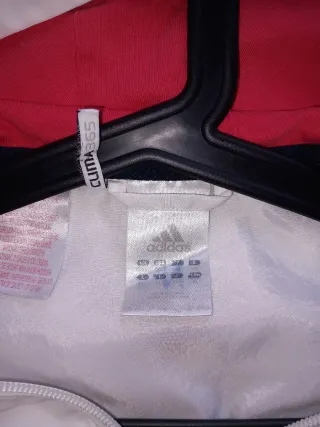 Chaqueta deportiva Adidas con capucha niño