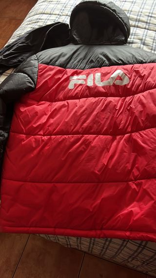 Cazadora Fila Negra y Roja